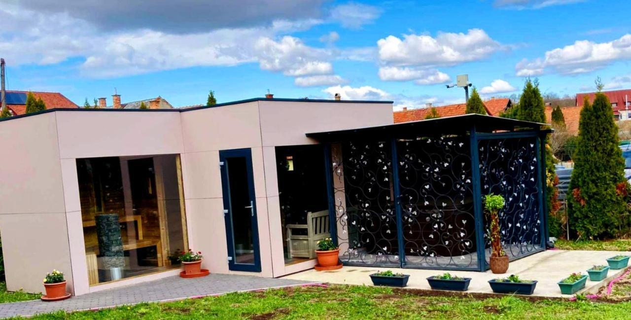 Sweet Life Wellness Apartments エゲルサローク エクステリア 写真