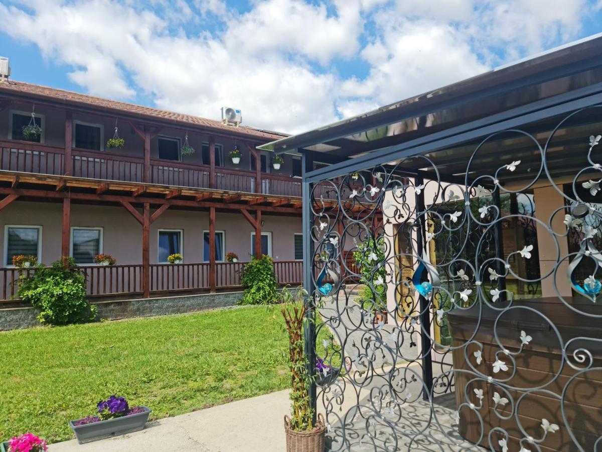 Sweet Life Wellness Apartments エゲルサローク エクステリア 写真