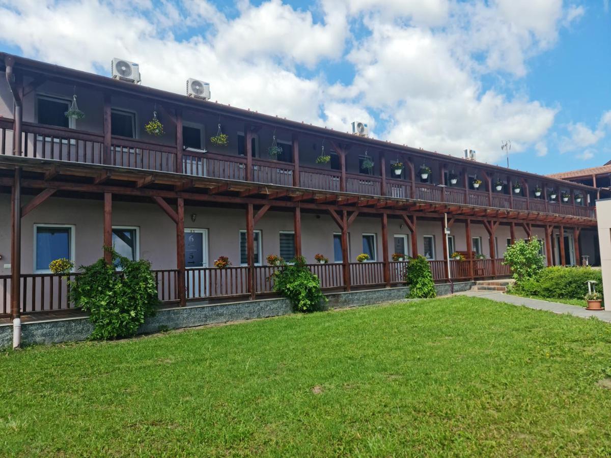 Sweet Life Wellness Apartments エゲルサローク エクステリア 写真