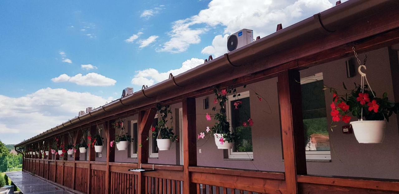 Sweet Life Wellness Apartments エゲルサローク エクステリア 写真